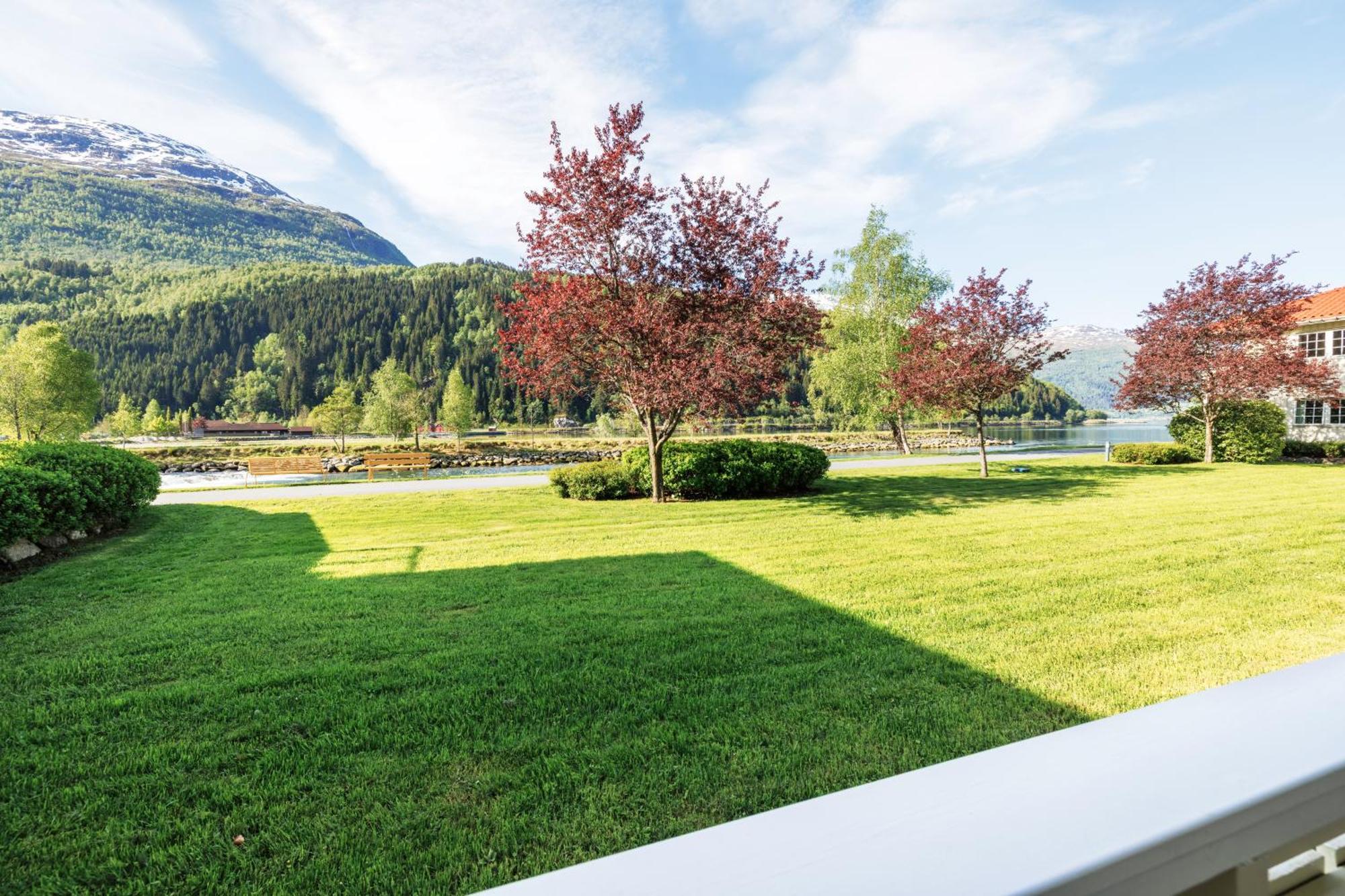 Hotel Loenfjord Loen Exterior foto
